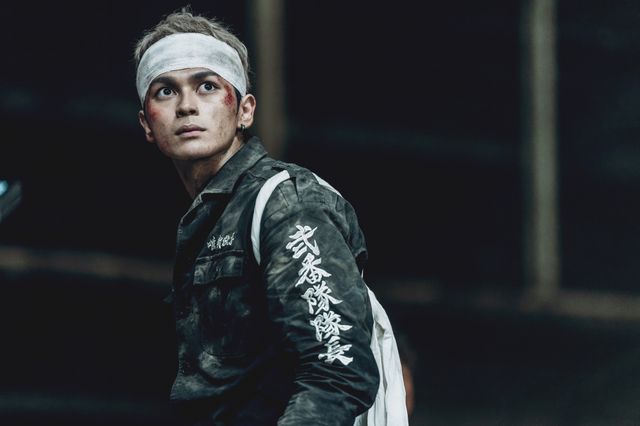 芭流覇羅との決戦に臨むマイキーとドラケン！映画『東京リベンジャーズ2 血のハロウィン編　－運命－＆－決戦－』場面カット（6枚目）