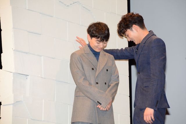 照れまくり！岡田将生が染谷将太に壁ドン！『ストレイヤーズ・クロニクル』ジャパンプレミアフォトギャラリー：フォトギャラリー