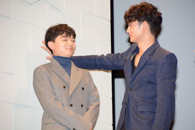 照れまくり！岡田将生が染谷将太に壁ドン！『ストレイヤーズ・クロニクル』ジャパンプレミアフォトギャラリー（15枚目）