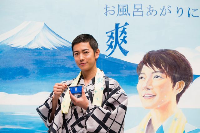 佐藤健が短髪＆浴衣姿で登場！「爽」新CM発表会フォトギャラリー（2枚目）