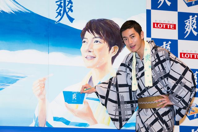 佐藤健が短髪＆浴衣姿で登場！「爽」新CM発表会フォトギャラリー（6枚目）