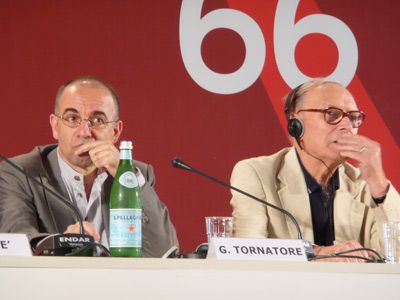 ヴェネチア映画祭開幕-会見に出席した黄金コンビ、ジュゼッペ・トルナトーレ監督（写真左）とエンリコ・モリコーネ