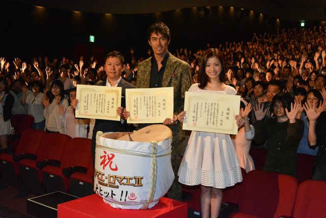 阿部寛、『テルマエ・ロマエII』がパートI超えの好スタートに満面の笑顔！　上戸は「天狗な気分」　画像ギャラリー（7枚目）