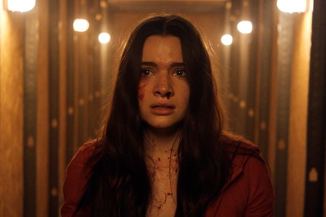 美女が血まみれ…『ホーンテッド 世界一怖いお化け屋敷』場面写真:フォトギャラリー