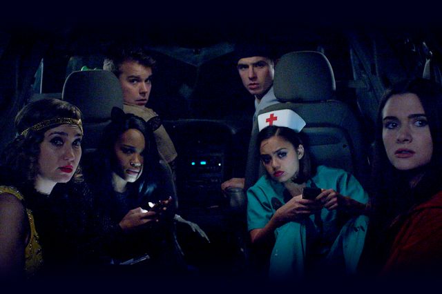 美女が血まみれ…『ホーンテッド　世界一怖いお化け屋敷』場面写真（3枚目）