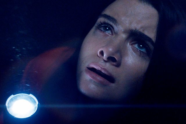 美女が血まみれ…『ホーンテッド　世界一怖いお化け屋敷』場面写真（6枚目）