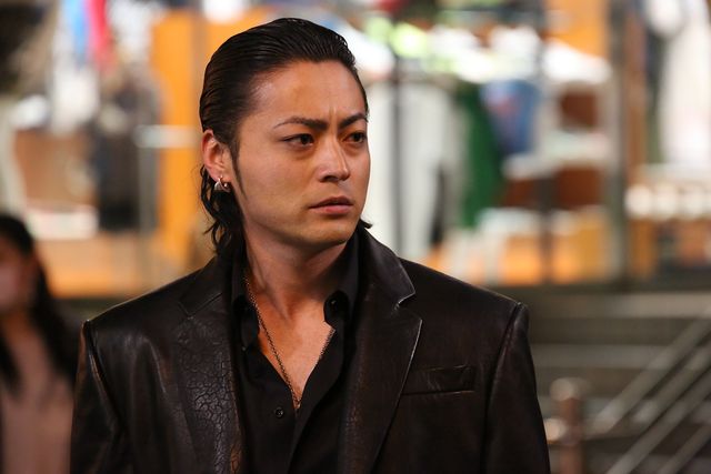 綾野剛、山田孝之がスカウトマンをセクシーに熱演！フォトギャラリー（6枚目）