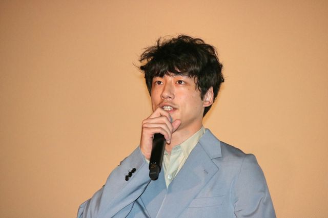 坂口健太郎＆佐久間由衣＆山本舞香、めっちゃ仲良し！『劇場版　ファイナルファンタジーXIV 光のお父さん』大ヒット御礼舞台あいさつ（2枚目）