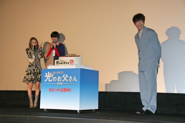 坂口健太郎＆佐久間由衣＆山本舞香、めっちゃ仲良し！『劇場版　ファイナルファンタジーXIV 光のお父さん』大ヒット御礼舞台あいさつ（7枚目）