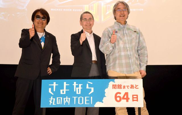 左から監督の鈴村展弘、プロデューサーの高寺成紀、脚本・シリーズ構成の荒川稔久