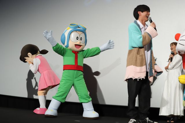 永瀬廉、藤本美貴にジャイアン「俺たちには刺激が強いな……」　舞台挨拶でドキドキの掛け合い：フォトギャラリー