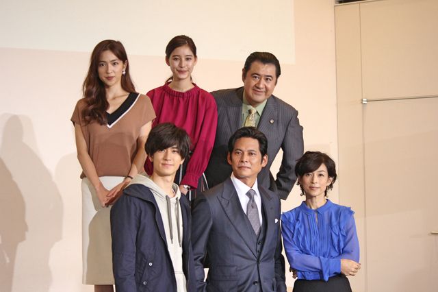 織田裕二、中島裕翔ら月9ドラマ「SUITS/スーツ」記者会見:フォトギャラリー