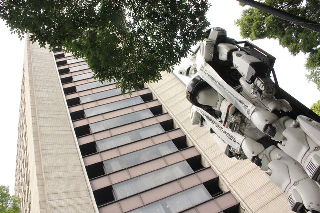 パトレイバー98式イングラムが霞ヶ関の警視庁本庁舎に登場！　画像ギャラリー（3枚目）