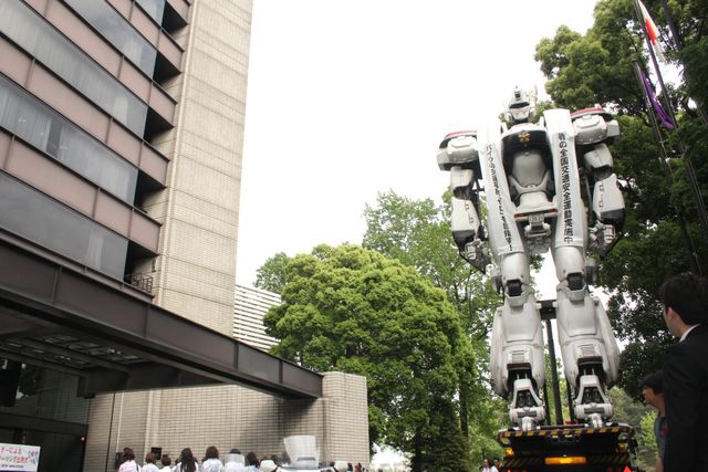パトレイバー98式イングラムが霞ヶ関の警視庁本庁舎に登場！　画像ギャラリー（4枚目）