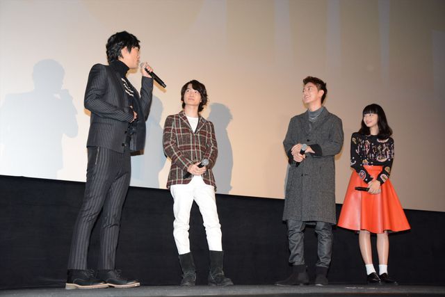 佐藤健への愛が止まらない！神木隆之介の禁断の隠し撮り？『バクマン。』大ヒット舞台あいさつ（3枚目）