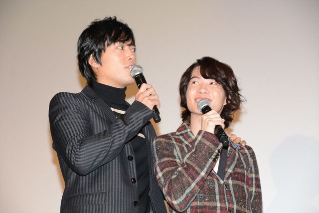 佐藤健への愛が止まらない！神木隆之介の禁断の隠し撮り？『バクマン。』大ヒット舞台あいさつ（6枚目）