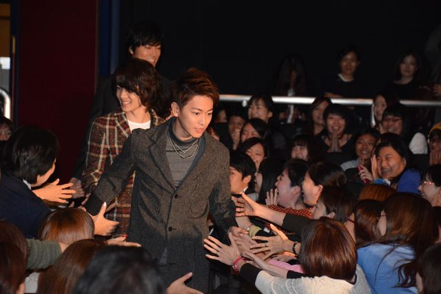 佐藤健への愛が止まらない！神木隆之介の禁断の隠し撮り？『バクマン。』大ヒット舞台あいさつ（11枚目）