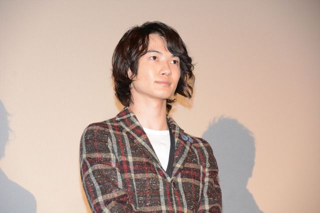 佐藤健への愛が止まらない！神木隆之介の禁断の隠し撮り？『バクマン。』大ヒット舞台あいさつ（15枚目）