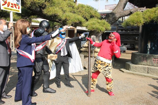 ロボコップが柴又帝釈天で豆をまく！フォトギャラリー（3枚目）
