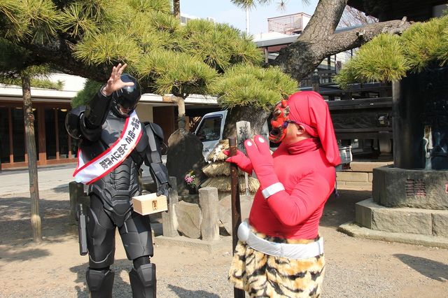 ロボコップが柴又帝釈天で豆をまく！フォトギャラリー（5枚目）