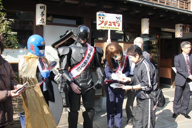ロボコップが柴又帝釈天で豆をまく！フォトギャラリー（10枚目）