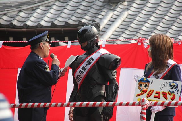ロボコップが柴又帝釈天で豆をまく！フォトギャラリー（13枚目）
