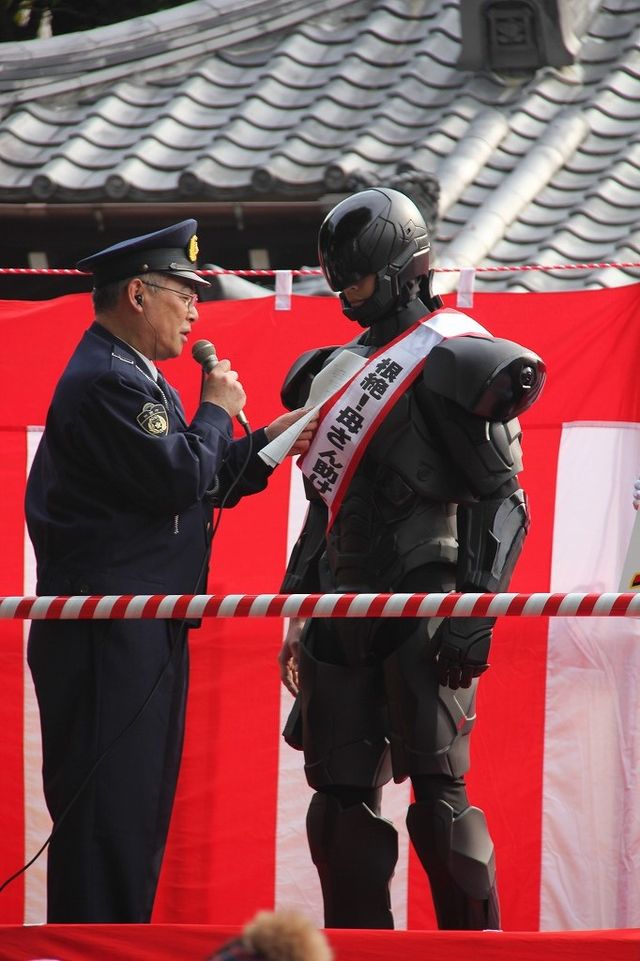 ロボコップが柴又帝釈天で豆をまく！フォトギャラリー（14枚目）