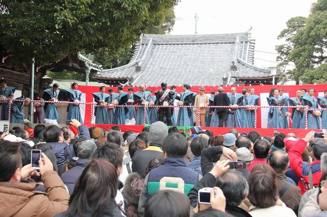 ロボコップが柴又帝釈天で豆をまく！フォトギャラリー（16枚目）