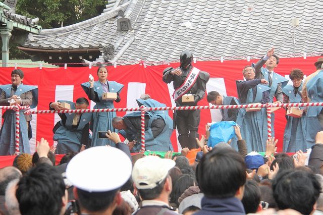 ロボコップが柴又帝釈天で豆をまく！フォトギャラリー（17枚目）