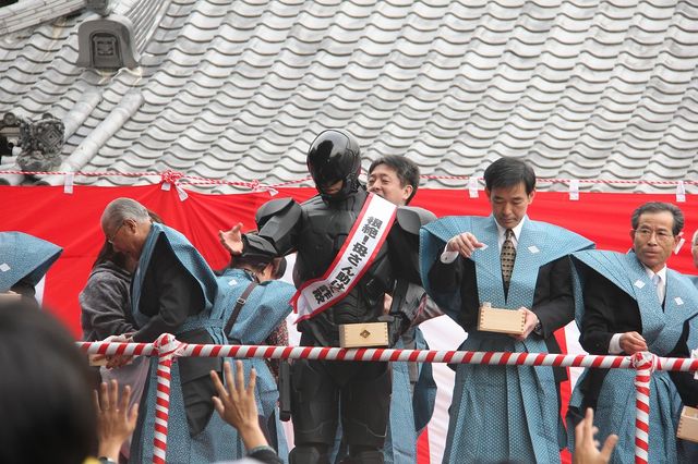 ロボコップが柴又帝釈天で豆をまく！フォトギャラリー（21枚目）