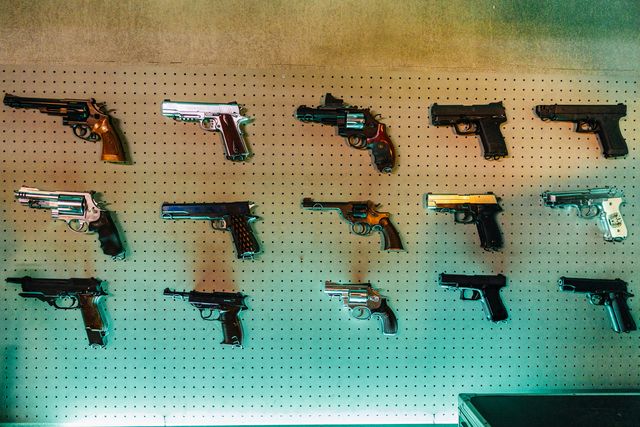 実写『シティーハンター』銃にもこだわり　冴羽リョウの射撃スペース（2枚目）